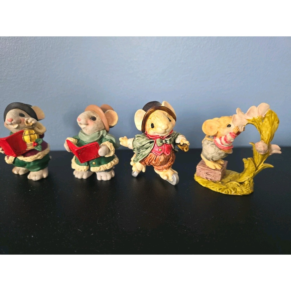 Lot of 4 Mouse Figurines – Reading, Caroling, Skating Ganz $ Mouse Kins